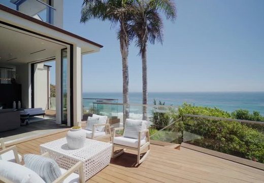 Modern Beachfront Villa in Malibu